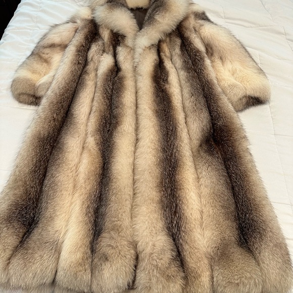 Luxurious Long Full Length Blue Fox Fur Coat in Cream and Brown - Picture 1 of 15